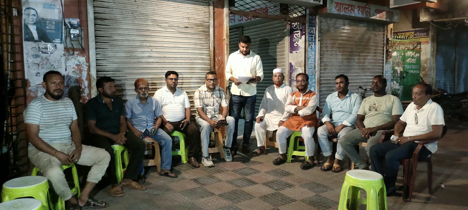 বেনাপোল চেকপোস্ট ব্যবসায়ী সংগঠনের কমিটি গঠন নিয়ে দু-পক্ষের চরম উত্তেজনা, রক্তক্ষয়ী সংঘর্ষের আশঙ্কা